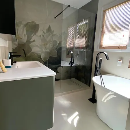 Maison Coloree A Avec Piscine Villa *