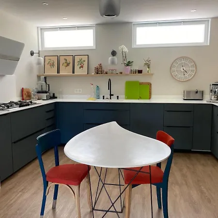 Maison Coloree A Avec Piscine La Rochelle (Charente-Maritime)
