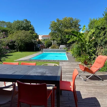 Maison Coloree A Avec Piscine Vila